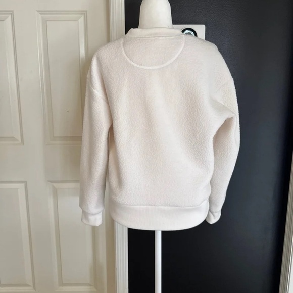 Everlane The ReNew Fleece Oversized Crew
In Bone 
Size Small - Picture 10 of 12